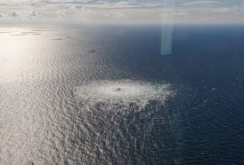 Her ses gasudslippet fra et af de danske F16 fly i området. (Foto: Forsvaret.dk)